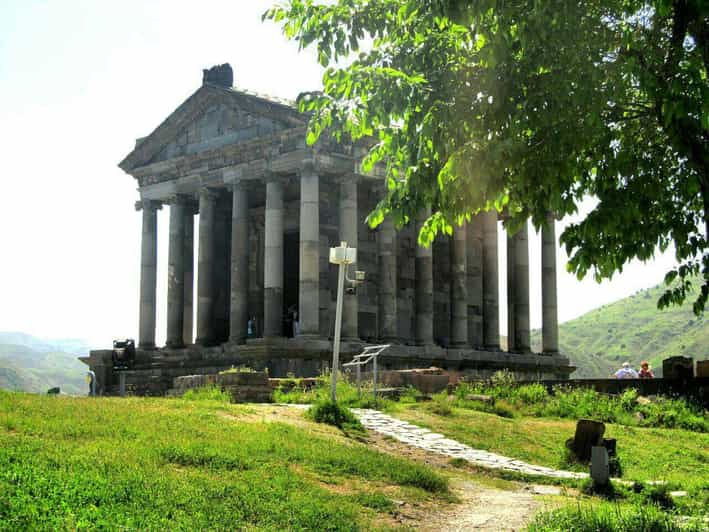 Ereván: Excursión de un día al Monasterio de Geghard, Garni y Cañón de Azat