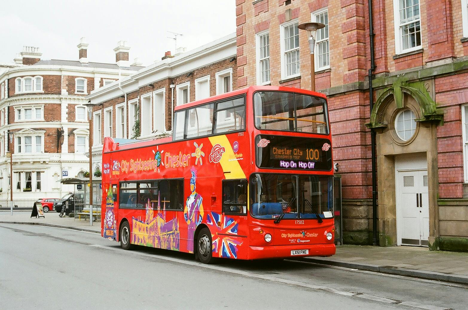 Recorrido turístico en autobús con paradas libres por la ciudad de Chester