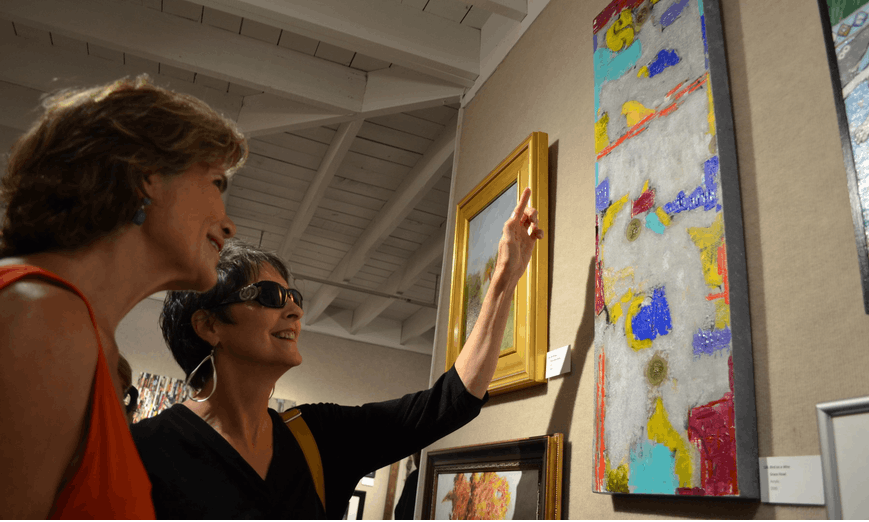 Visita a la galería de arte con vino y aperitivos en Sarasota