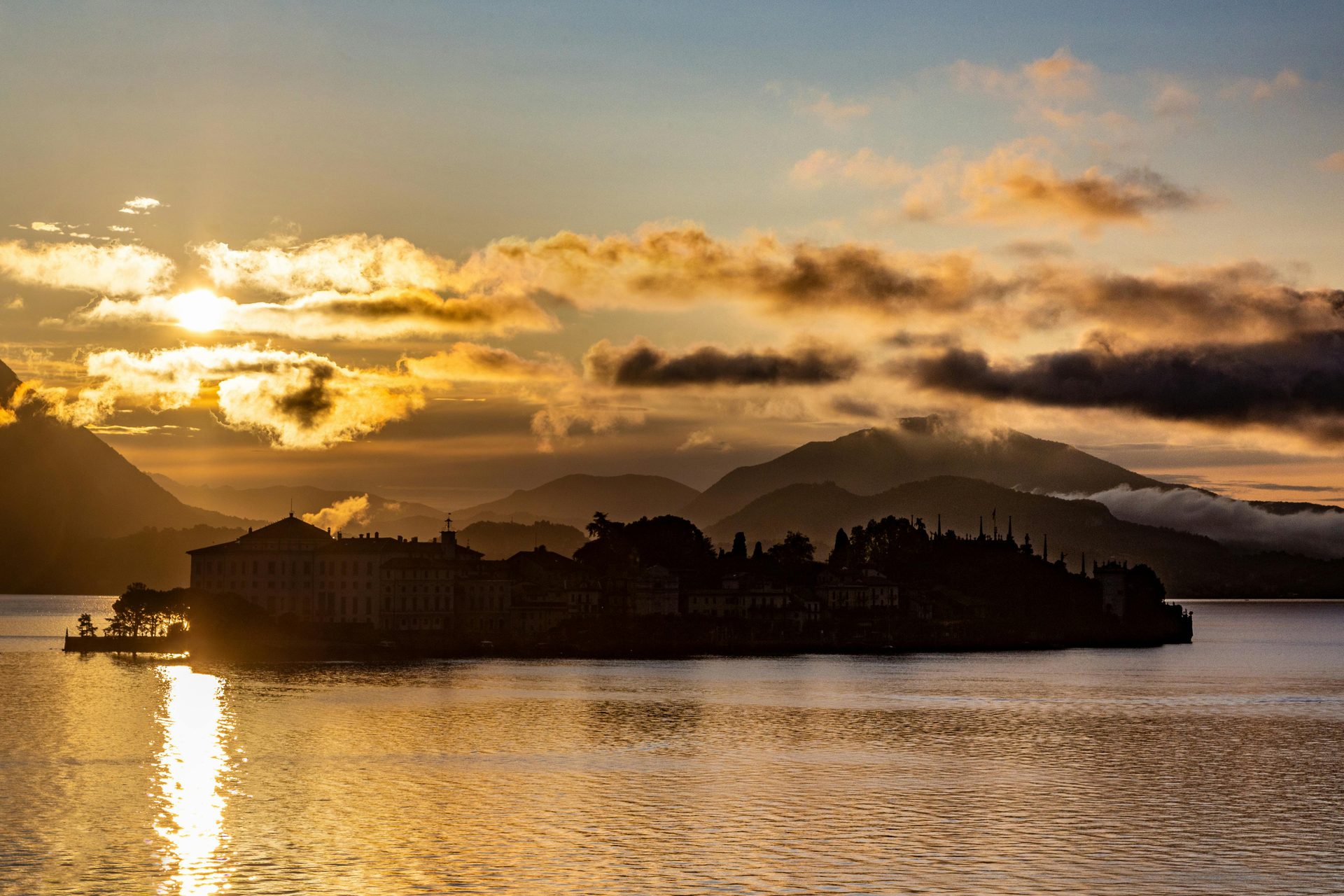 Crucero al atardecer por el lago Maggiore y las islas Borromeas