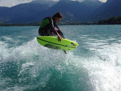 Entrenamiento privado de progresión de wakeboard o wakesurf en el lago de Annecy