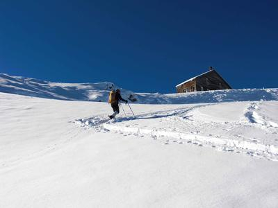 Excursión con raquetas de nieve en la montaña de Els Encantats