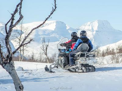 Excursiones en moto de nieve en Tromso