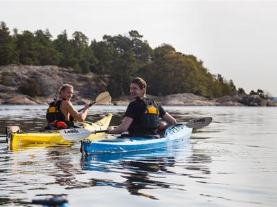 Kayak en el archipiélago de Estocolmo (Suecia)