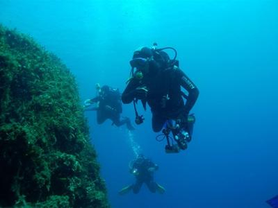 Inmersiones de aventura para buceadores certificados en Nafplio