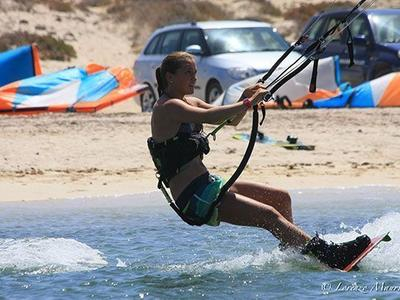 Clases privadas y semiprivadas de kitesurf en Corralejo