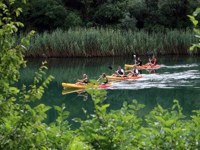 Kayak con snorkel en el río Cetina en Omis, Dalmacia