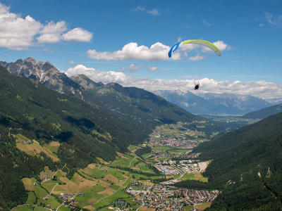 Parapente biplaza sobre Stubaital, cerca de Innsbruck