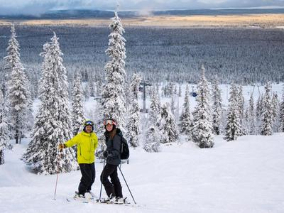 Esquí de fondo en Laponia, cerca de Rovaniemi