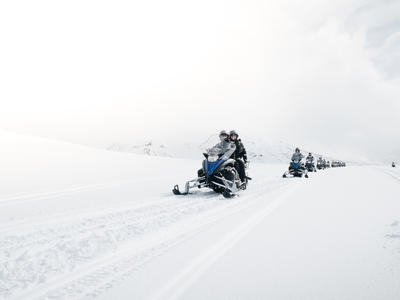 Excursión en moto de nieve por el glaciar Langjokull en Gullfoss