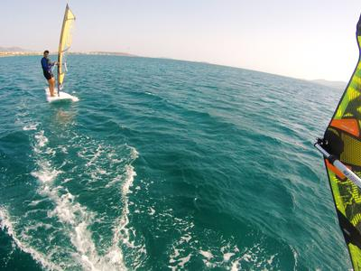 Curso de windsurf para principiantes de 3 días desde la playa de Psaraliki en Antiparos