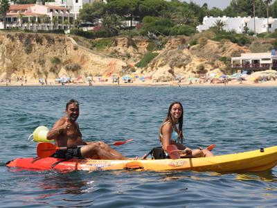 Excursión en kayak de mar desde la playa de Armação de Pêra