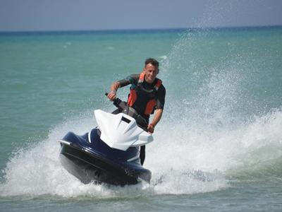 Alquiler de motos de agua en Kamarina, cerca de Ragusa