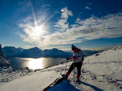 Excursión con raquetas de nieve en la isla de Kvaløya desde Tromsø