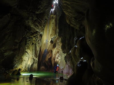 Excursión de espeleología de un día cerca de Lourdes