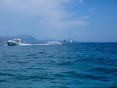 Sesiones de Wakeboard en barco en Lumbarda, Korčula