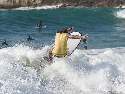 Clase de Surf grupal en Donostia - San Sebastián