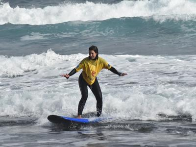 Clases de surf para principiantes e intermedios en Puerto de la Cruz, Tenerife