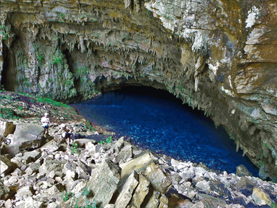 Excursión de espeleología subterránea del Lago Azul a la cueva de San Teodoro