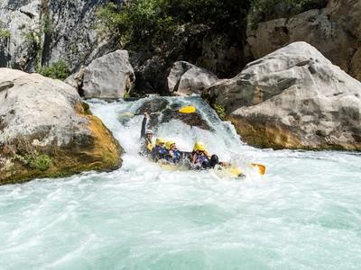 Rafting &amp; Salto de acantilados &amp; Columpio de cuerda tour multiaventura por el río Cetina