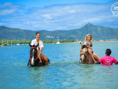 Paseo a caballo por la laguna de Black River, Mauricio