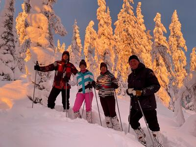 Excursión con raquetas de nieve en la Laponia de Levi