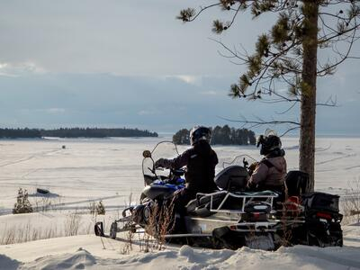Excursión en moto de nieve por el lago Saint-Jean, cerca de Saguenay
