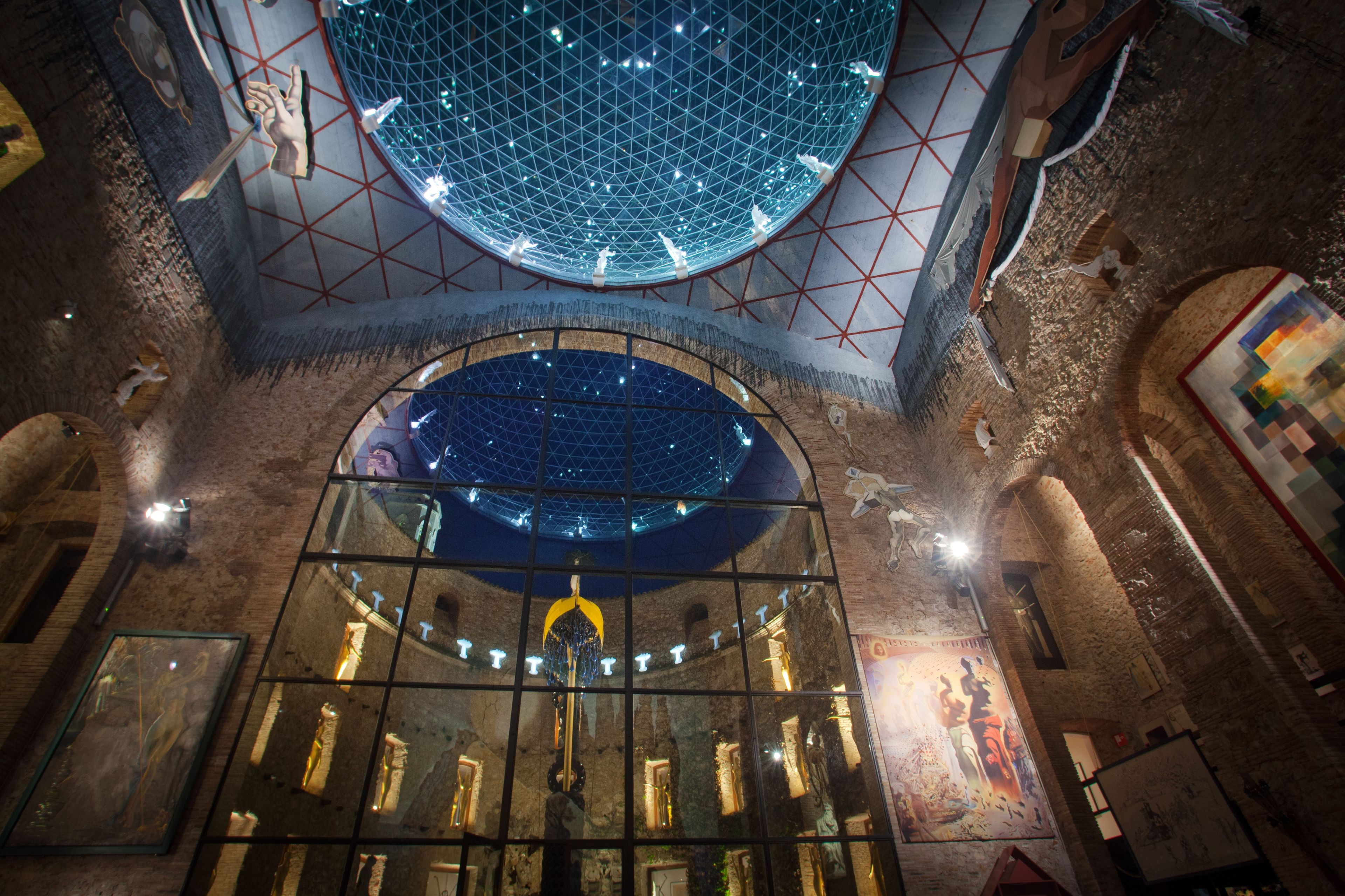 Imagen del tour: Teatro-Museo Dalí: Entrada nocturna + Visita guiada
