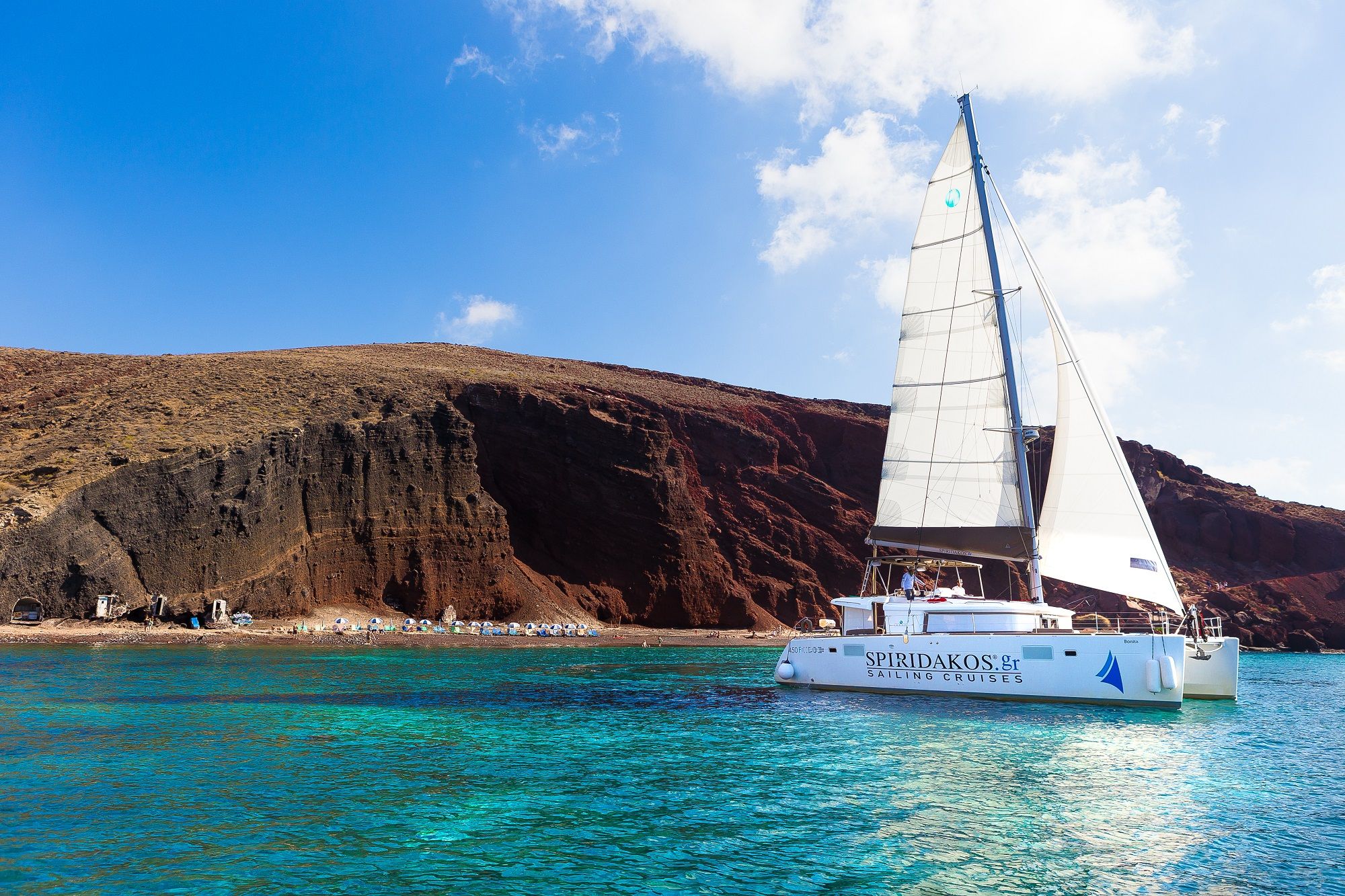 Imagen del tour: Santorini Sailing: Crucero compartido en catamarán con comidas y bebidas