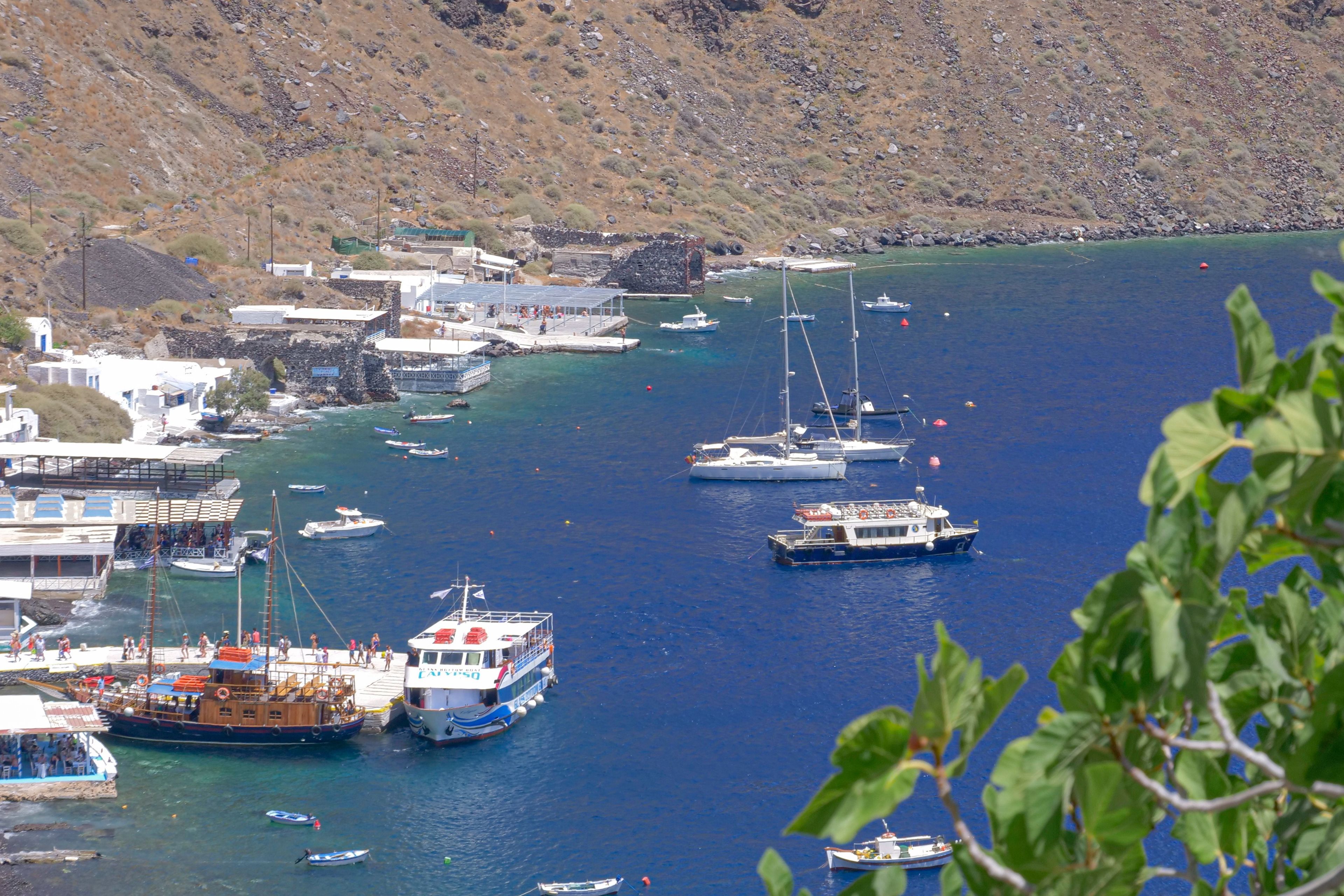 Imagen del tour: Santorini: Crucero por las Islas Volcánicas con Visita a las Aguas Termales
