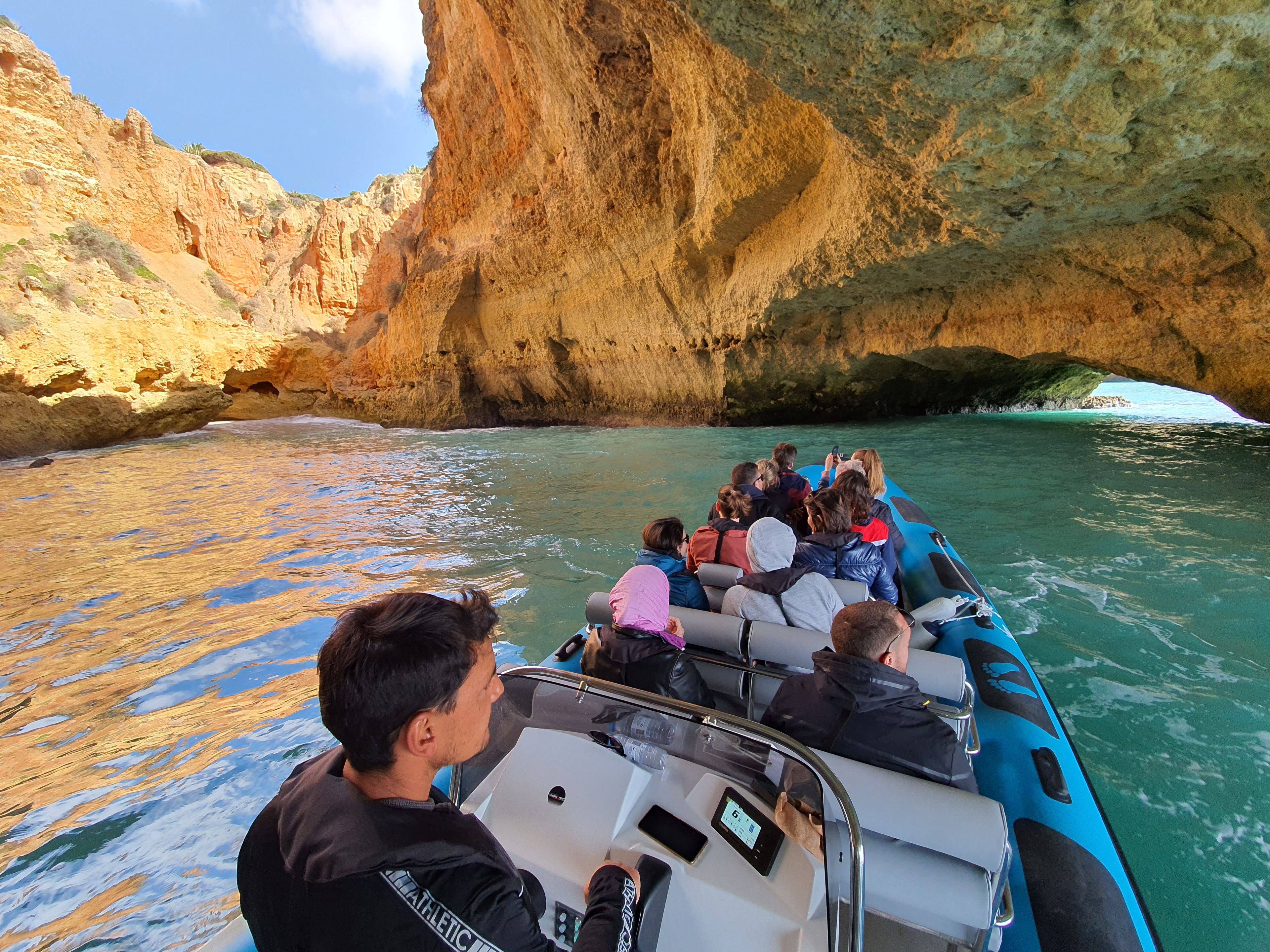 Imagen del tour: Cuevas de Benagil y Praia da Marinha: Excursión en barco desde Portimão
