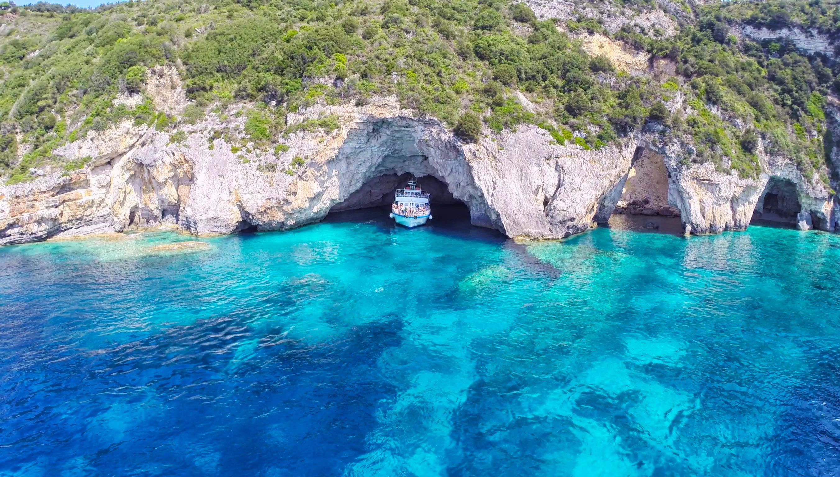 Imagen del tour: Crucero por las Cuevas Azules de Paxos y Antipaxos (pueblo de Lakka) desde el puerto de Corfú