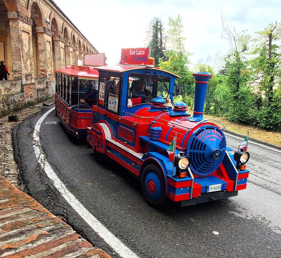 Imagen del tour: Autobús rojo de la ciudad de Bolonia y Expreso de San Luca: Pase de 1 día