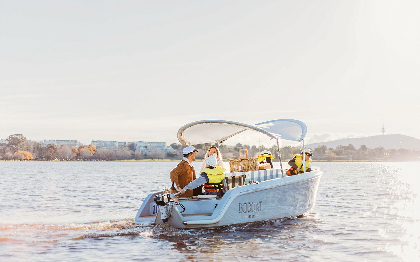 Imagen del tour: Self-Drive Electric Picnic Boat Tour in Canberra