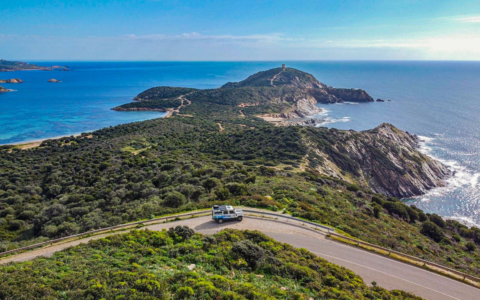 Imagen del tour: Desde Cagliari: tour en 4x4 por las playas y montañas de Chia