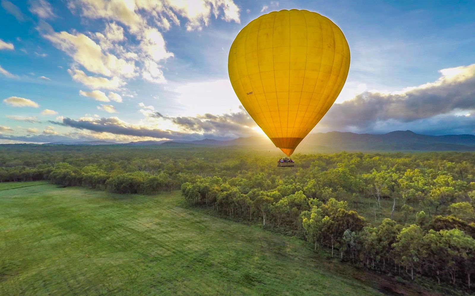 Imagen del tour: Cairns Classic Hot Air Balloon Ride with Return Transfers