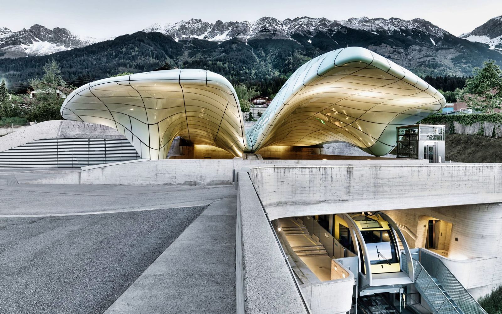Imagen del tour: Innsbruck: billetes de ida y vuelta para el funicular de Hungerburgbahn