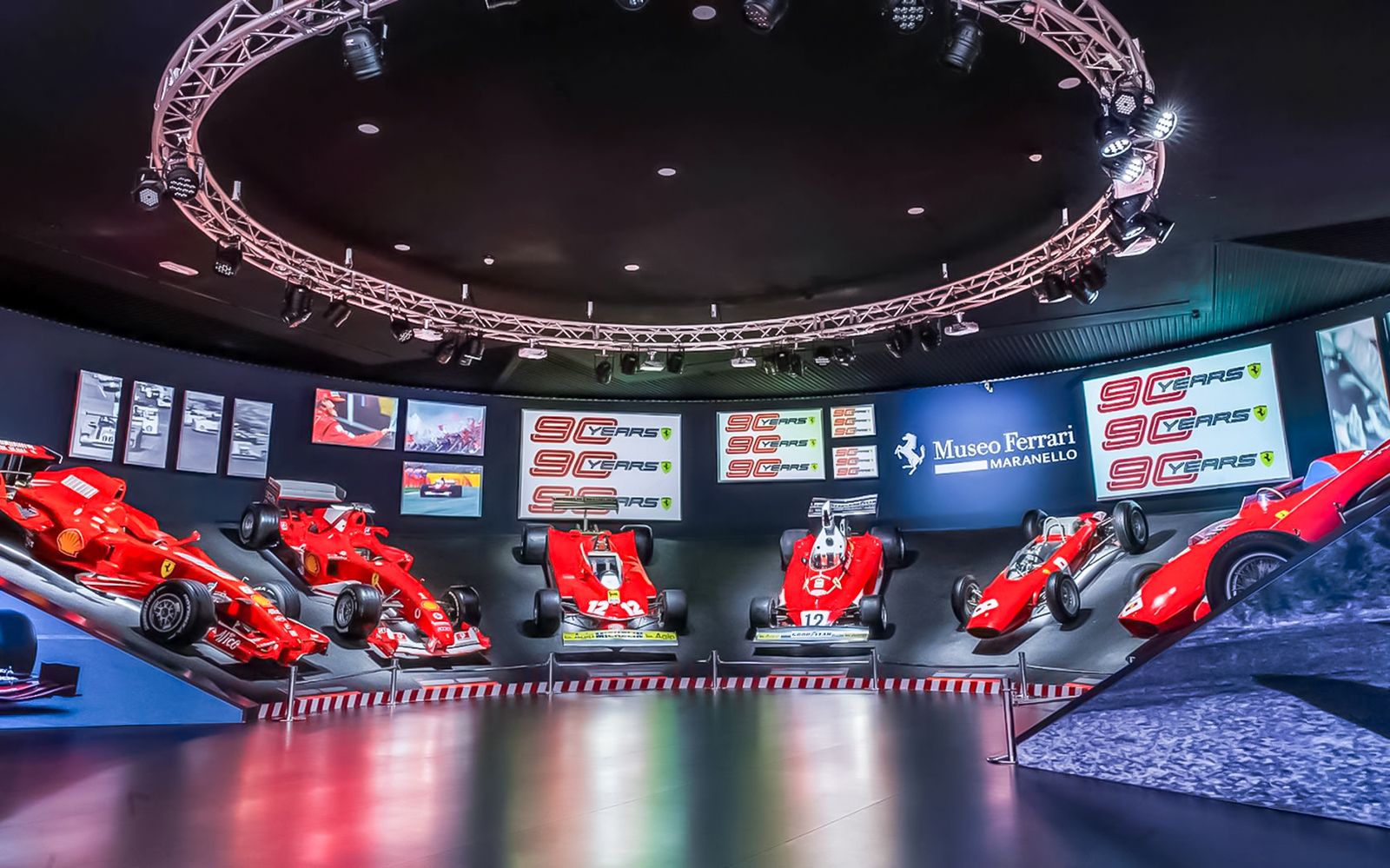 Imagen del tour: Traslados en autobús: estación de Módena a Museo Ferrari Maranello y Museo Enzo Ferrari