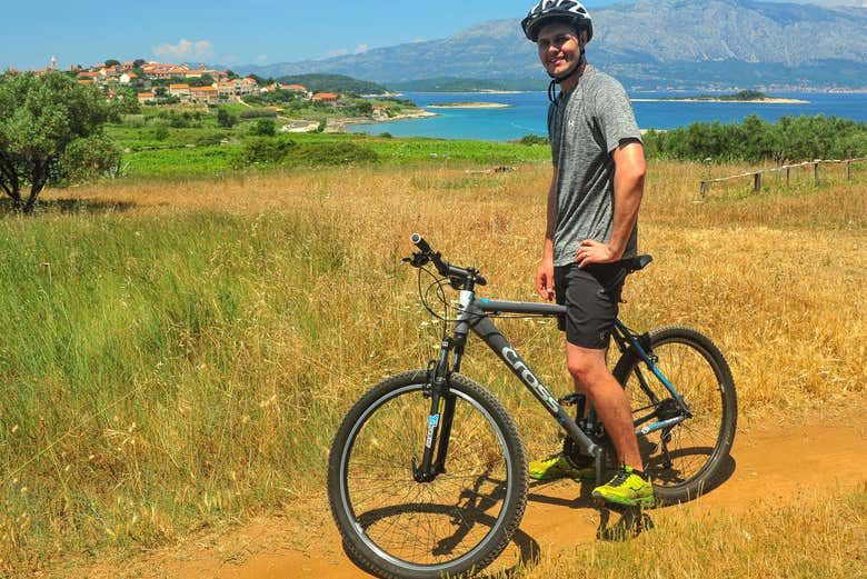 Imagen del tour: Excursión a Lumbarda en bicicleta + Degustación de vino