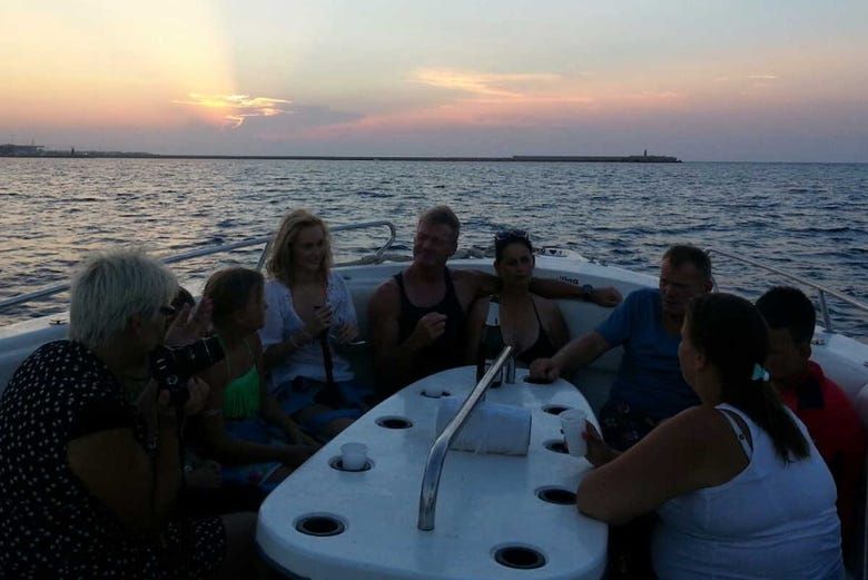 Imagen del tour: Paseo en catamarán al atardecer