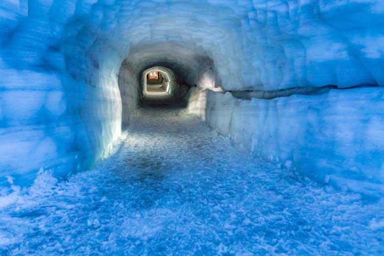 Imagen del tour: Excursión a la cueva de hielo del glaciar Langjökull + Paseo en moto de nieve