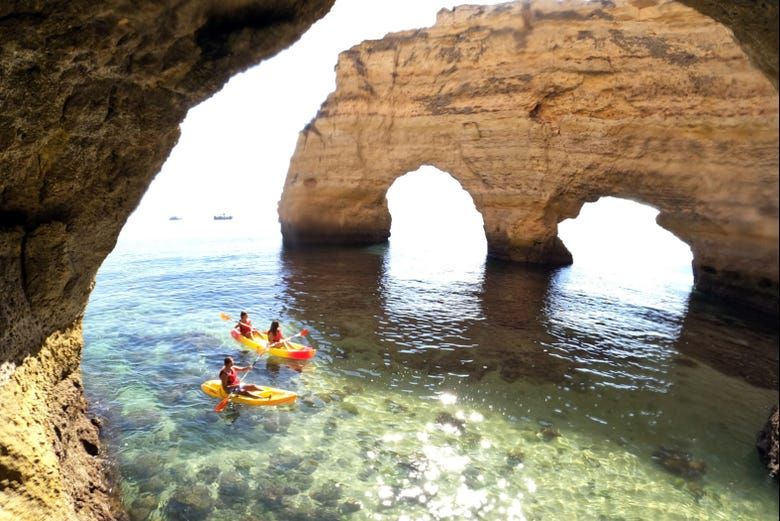 Imagen del tour: Kayak por las cuevas de Benagil y playa da Marinha
