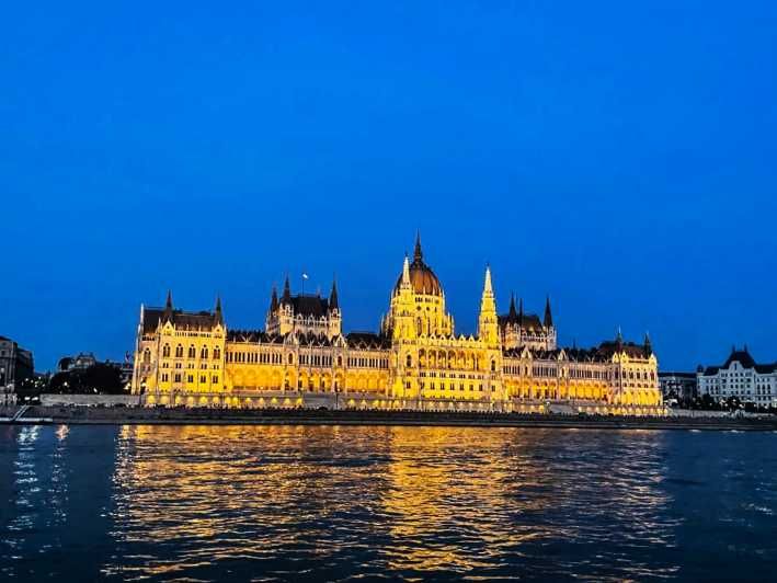 Imagen del tour: Budapest: Crucero por lo más destacado de la ciudad con bebida de bienvenida