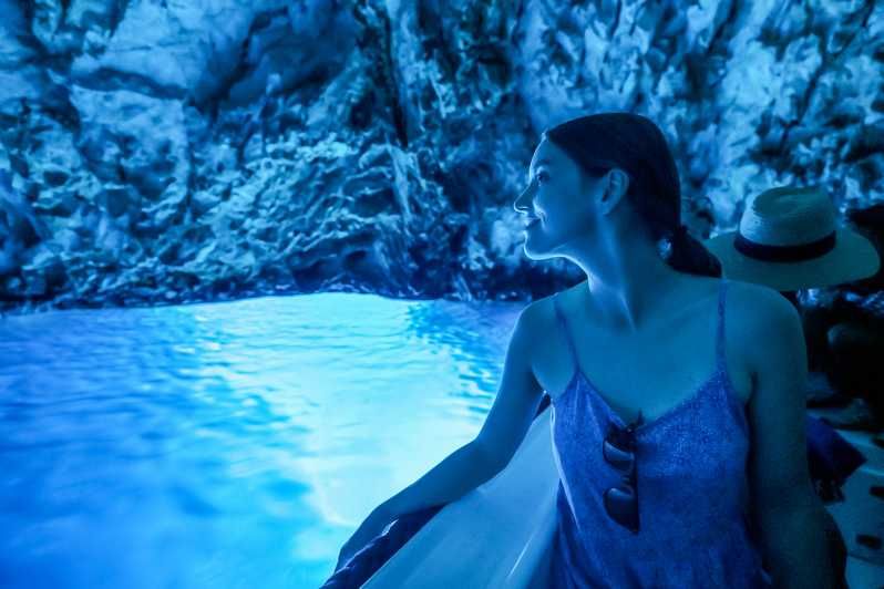 Imagen del tour: Split/Trogir: Cueva Azul, Mamma Mia y Excursión a las 5 Islas de Hvar
