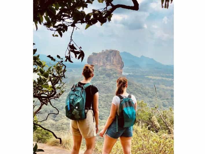 Imagen del tour: Visita de un día de Kandy a Sigiriya en Tuk Tuk con un lugareño