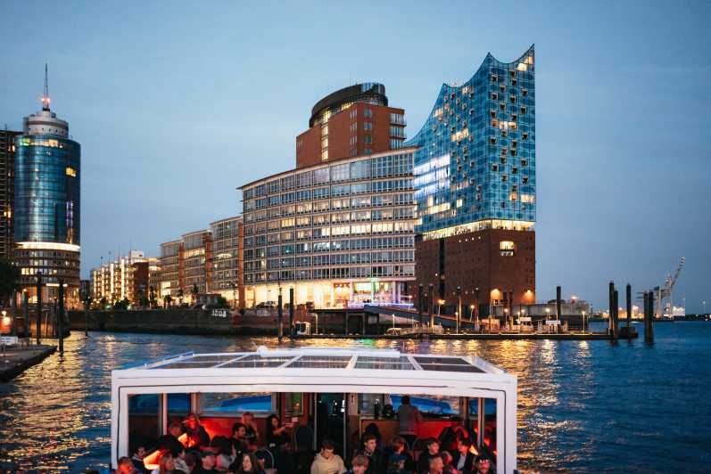 Imagen del tour: Hamburgo: Crucero de 1 hora por el puerto con luces nocturnas