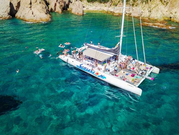 Imagen del tour: Lloret de Mar: Crucero de celebración con barbacoa y bebidas