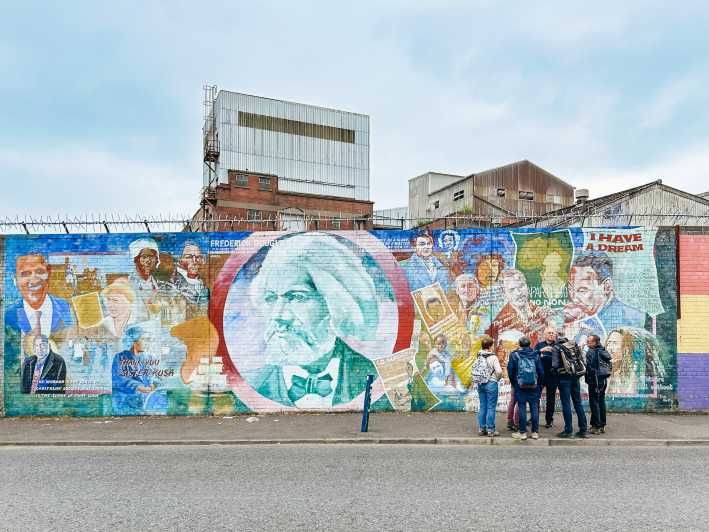 Imagen del tour: Belfast: Recorrido a pie por los Muros y Puentes del Conflicto