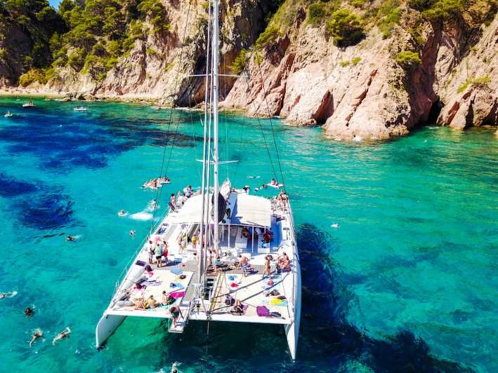 Imagen del tour: Lloret de Mar: tour en catamarán con barbacoa y bebidas