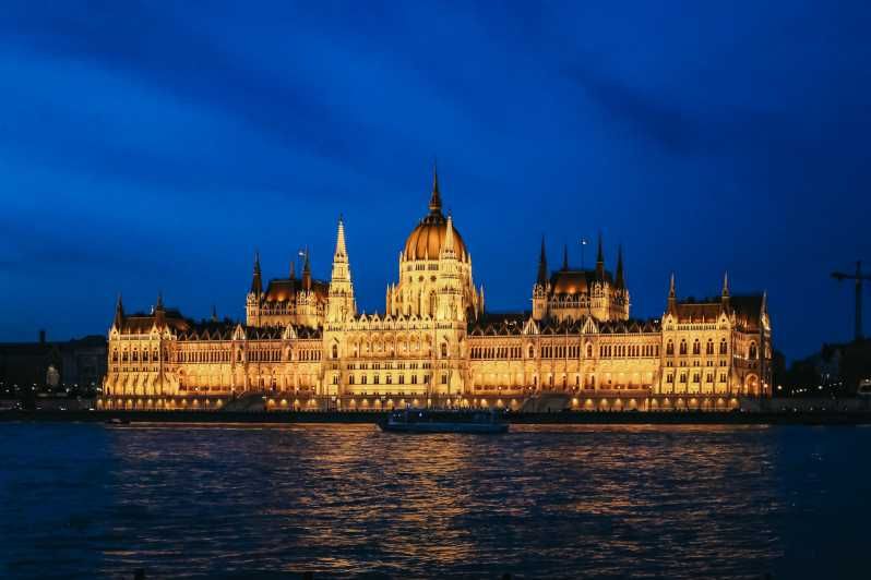 Imagen del tour: Budapest: Crucero turístico nocturno de 1 hora con bebida